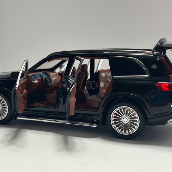 COPY - 1:24 Maybach GLS-Class GLS600 Diecast LED HEADLIGHT TAIL LIGHT Black - Picture 8 of 13